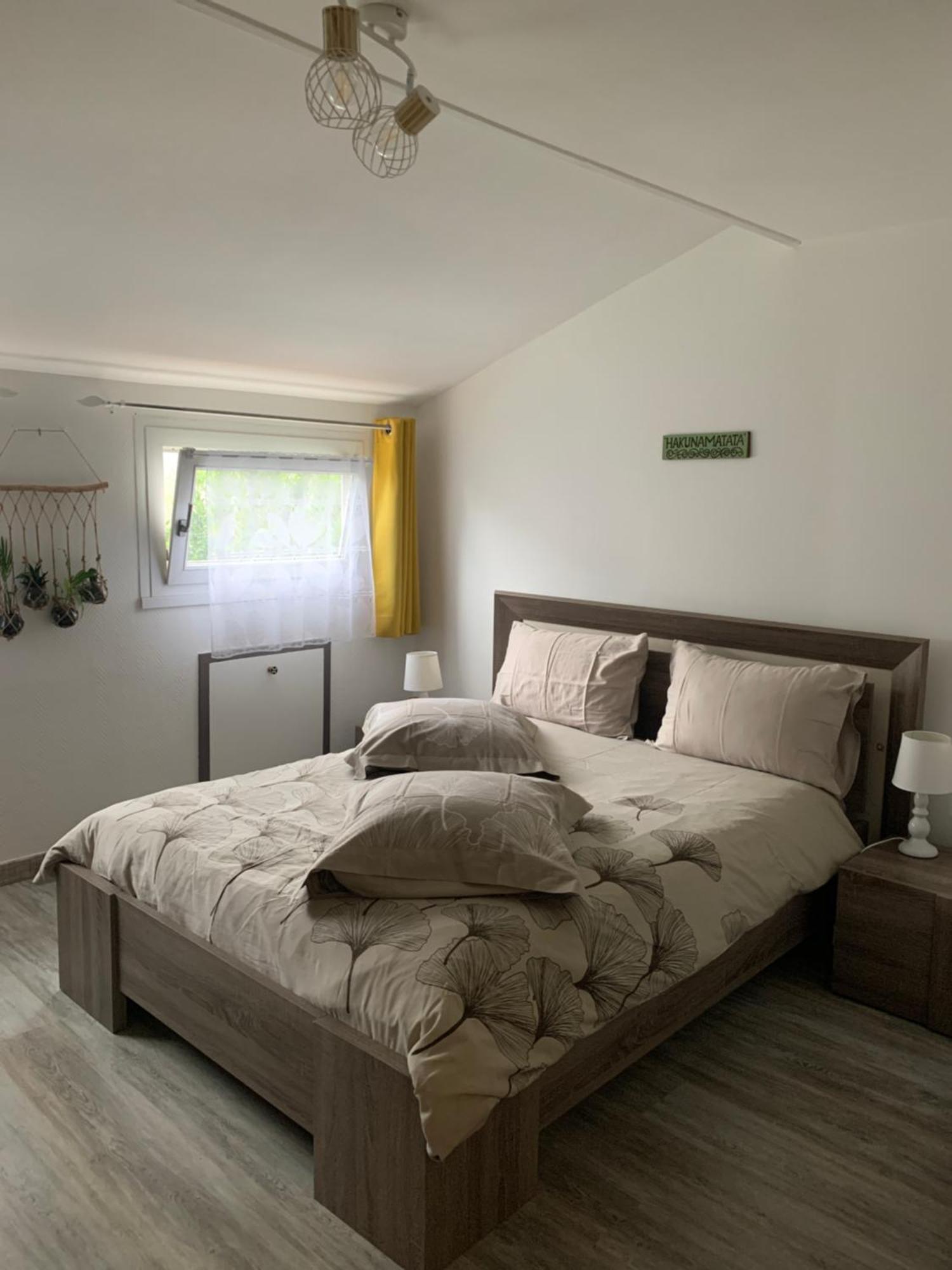 Chez Fifi&Stella Hotel Neufmoutiers-en-Brie Buitenkant foto